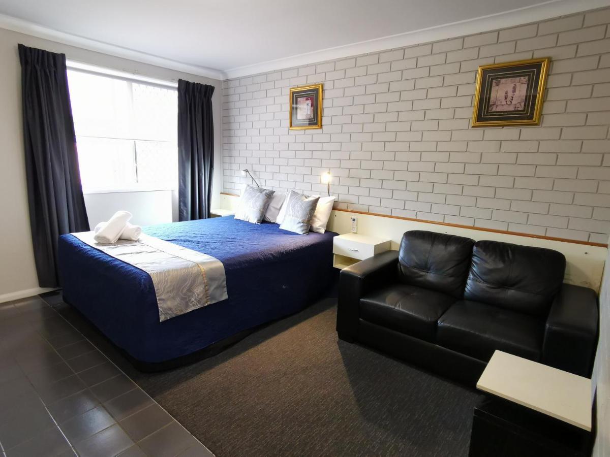 Leichhardt Motor Inn Тувумба Экстерьер фото