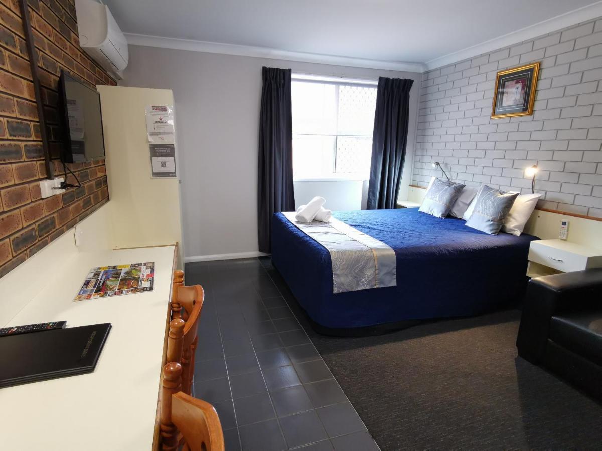 Leichhardt Motor Inn Тувумба Экстерьер фото