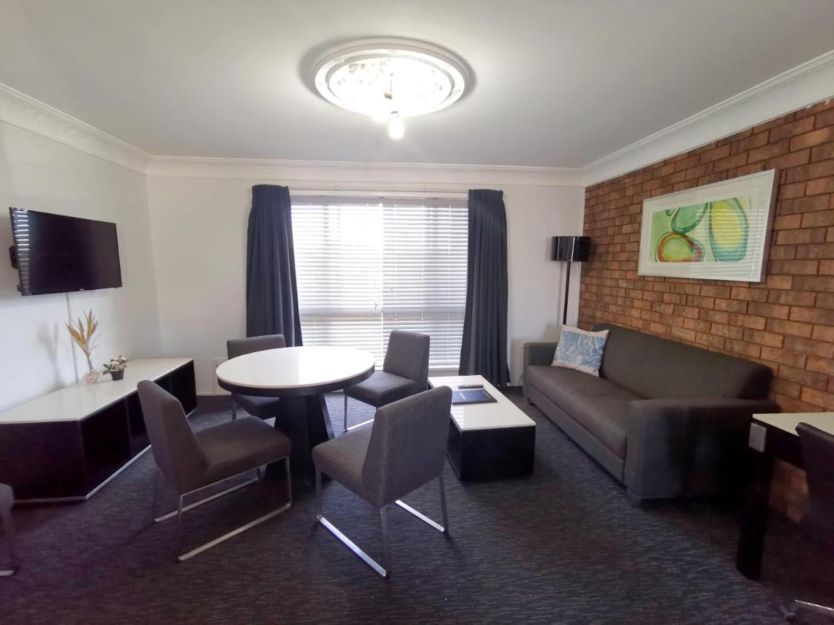 Leichhardt Motor Inn Тувумба Экстерьер фото