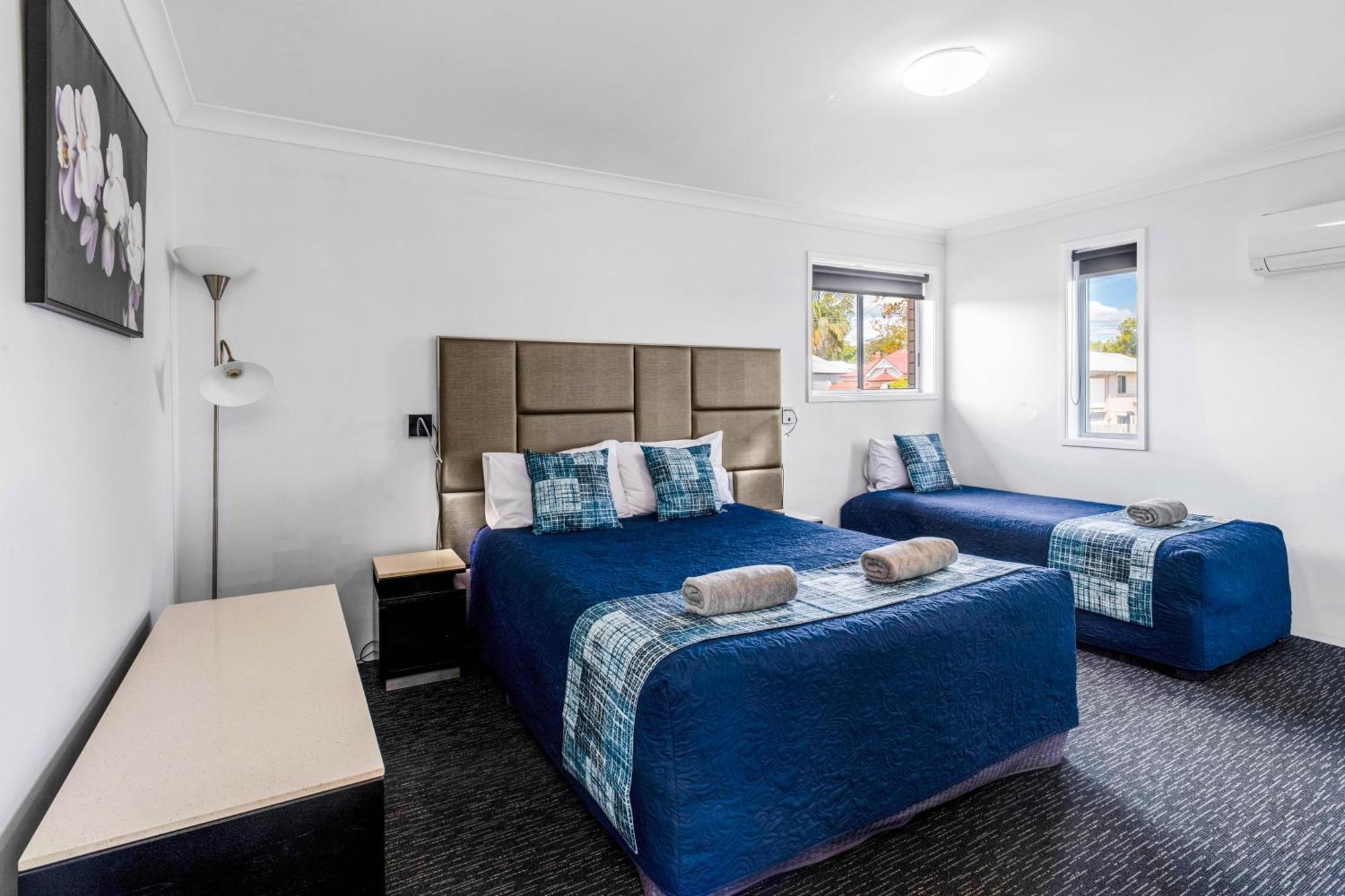 Leichhardt Motor Inn Тувумба Экстерьер фото