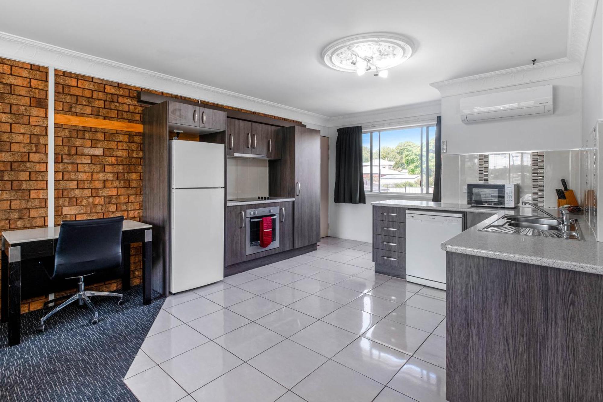 Leichhardt Motor Inn Тувумба Экстерьер фото